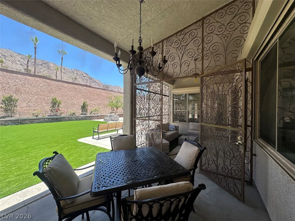 948 Sugar Springs, Las Vegas, NV 89110
