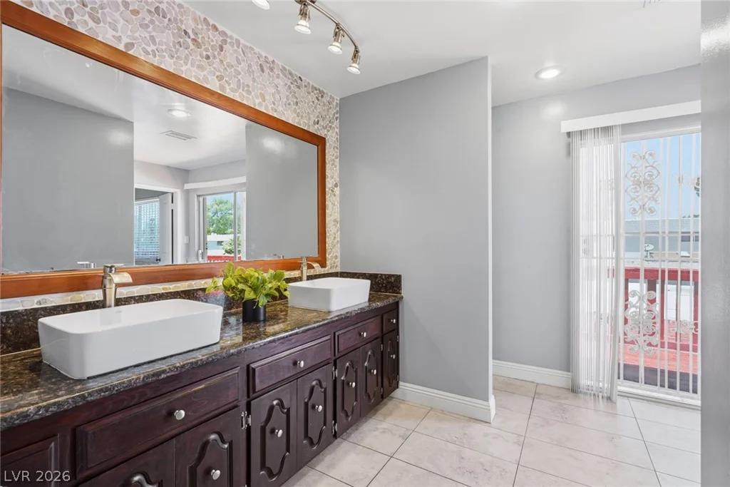 702 Greenbriar Townhouse, Las Vegas, NV 89121