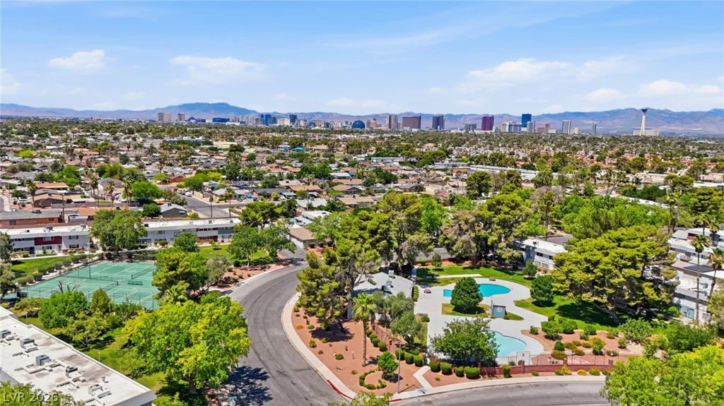 702 Greenbriar Townhouse, Las Vegas, NV 89121