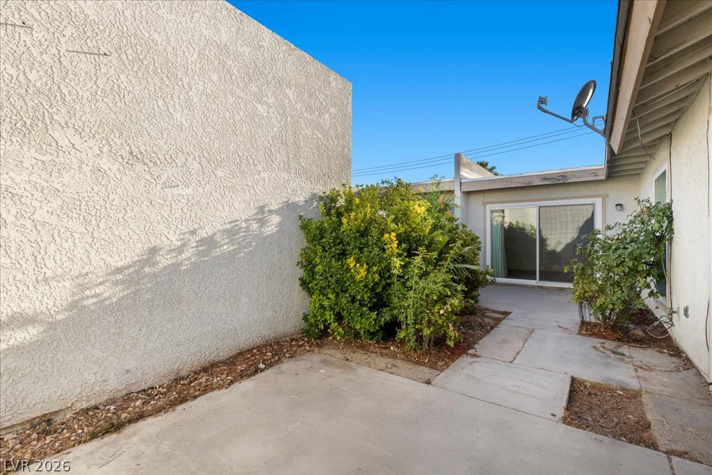 5717 Pearldrop, Las Vegas, NV 89107