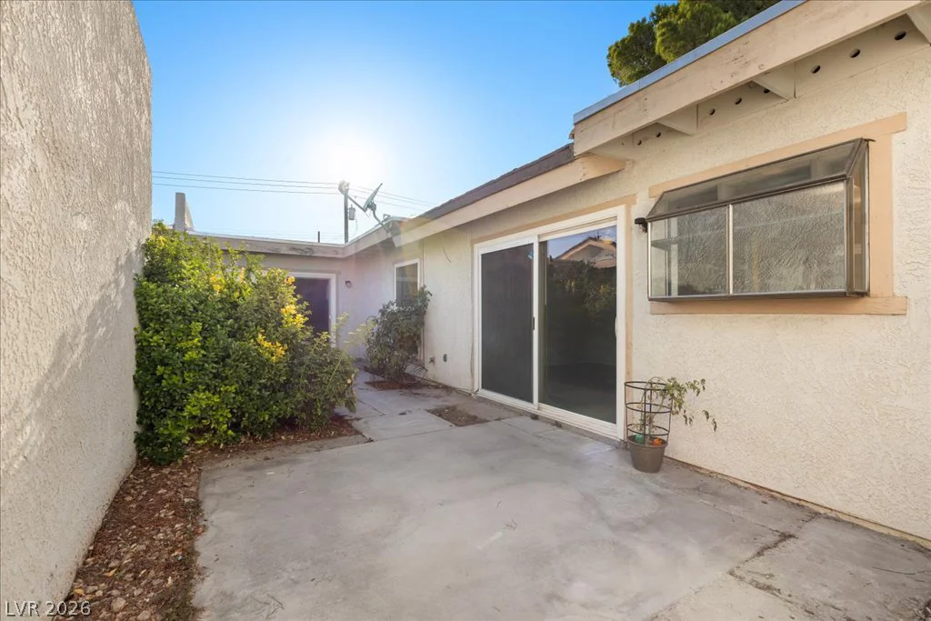 5717 Pearldrop, Las Vegas, NV 89107