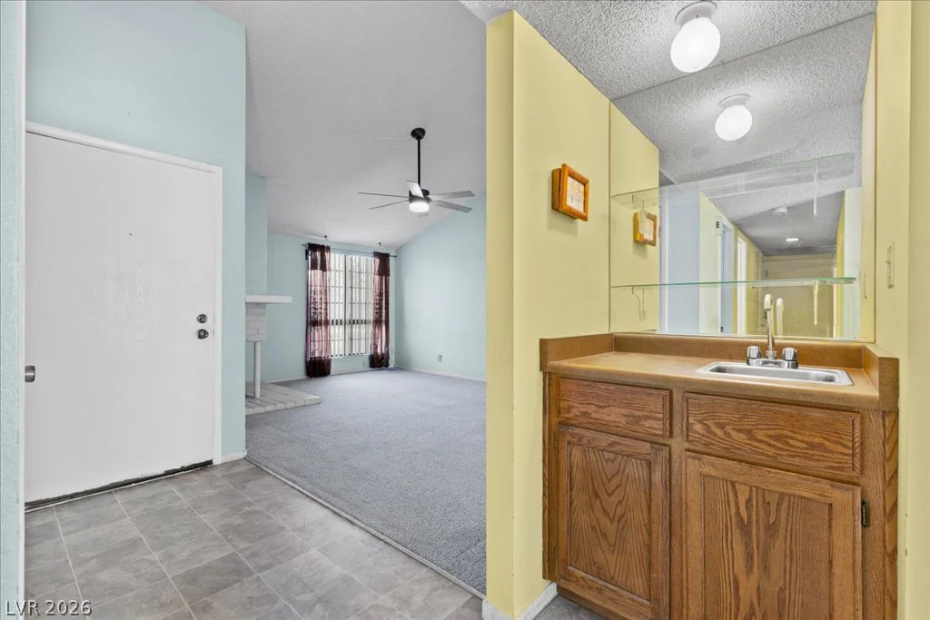5717 Pearldrop, Las Vegas, NV 89107