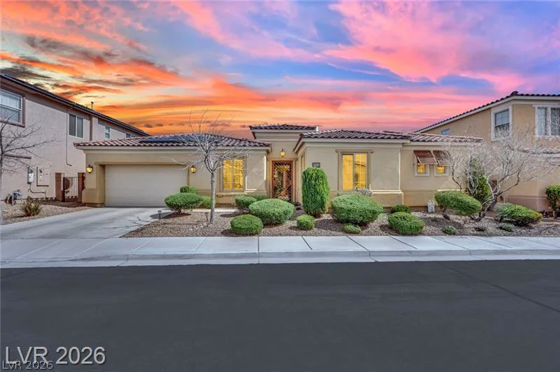 6864 Desert Island, Las Vegas, NV 89149