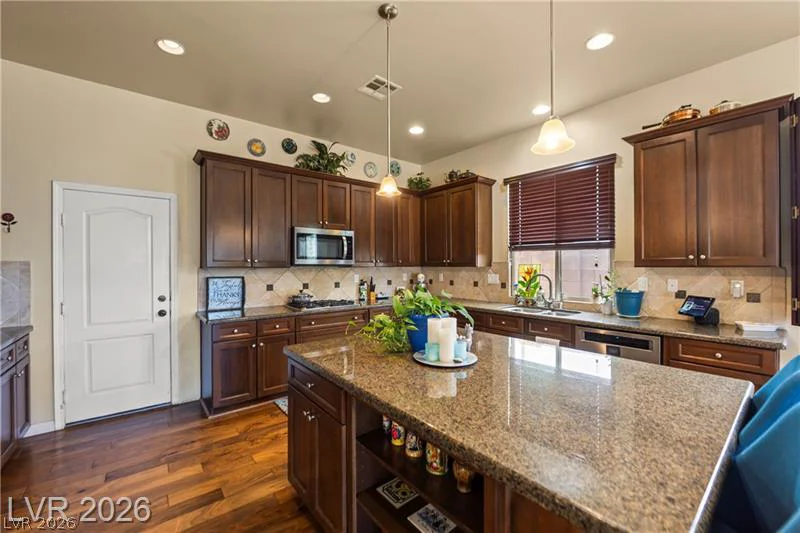 6864 Desert Island, Las Vegas, NV 89149
