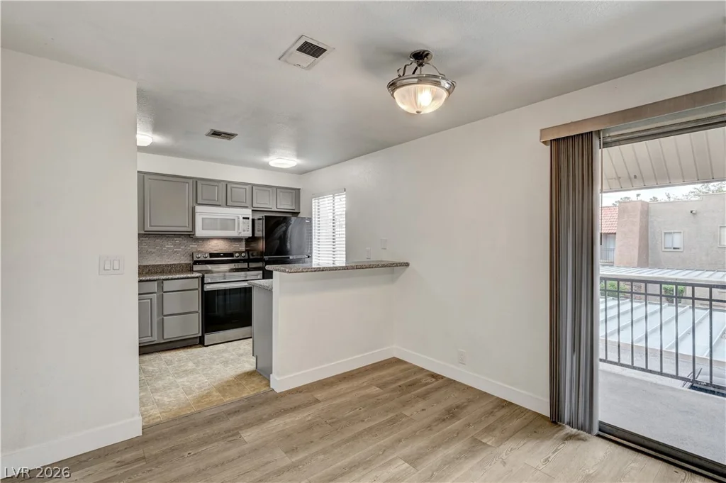5404 River Glen, Las Vegas, NV 89103