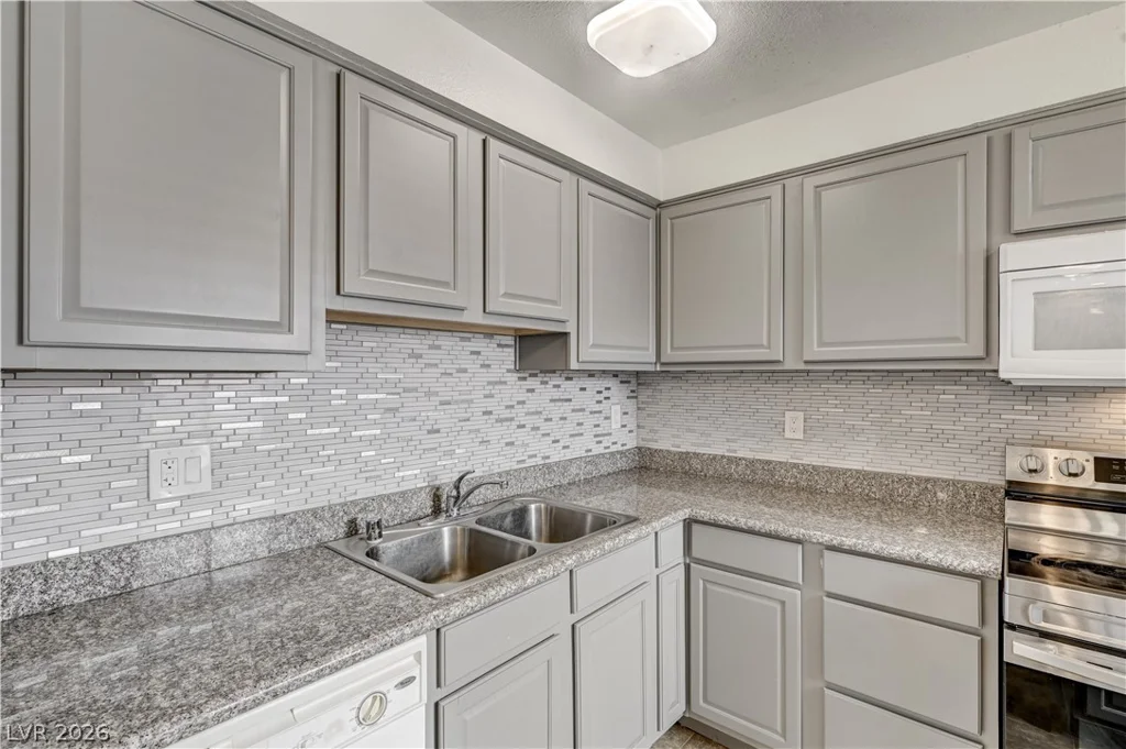 5404 River Glen, Las Vegas, NV 89103