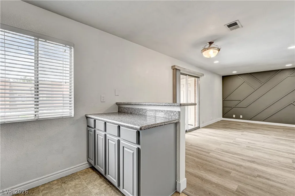 5404 River Glen, Las Vegas, NV 89103
