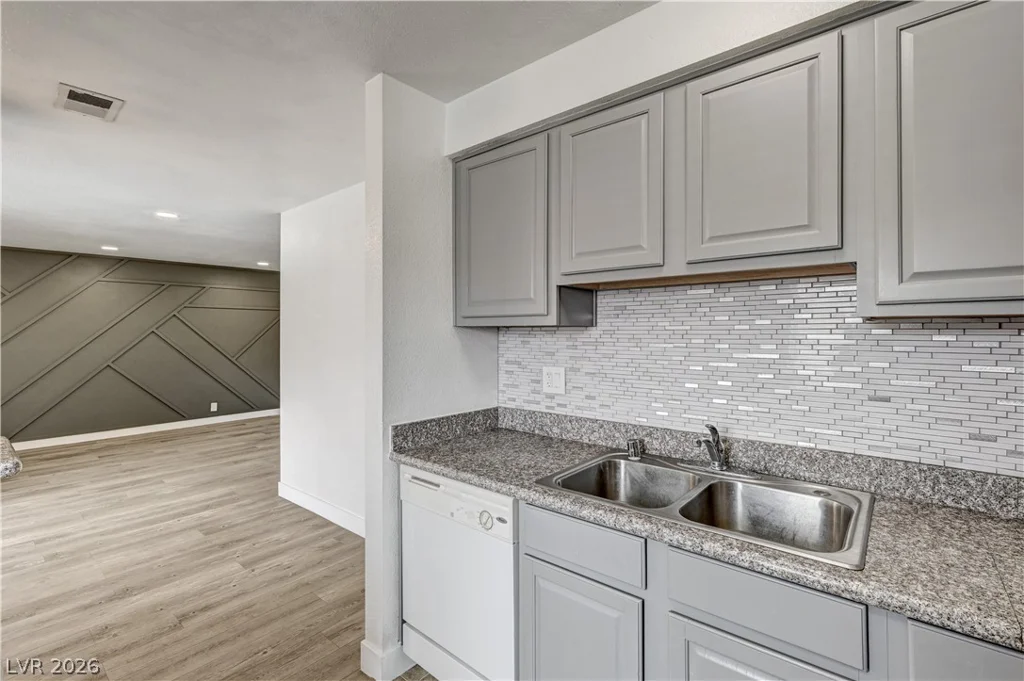5404 River Glen, Las Vegas, NV 89103