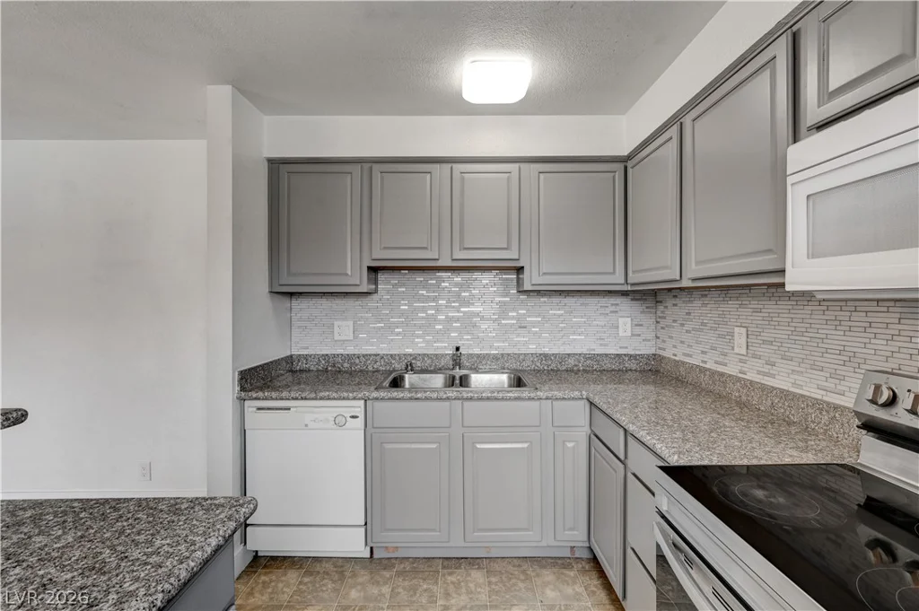5404 River Glen, Las Vegas, NV 89103