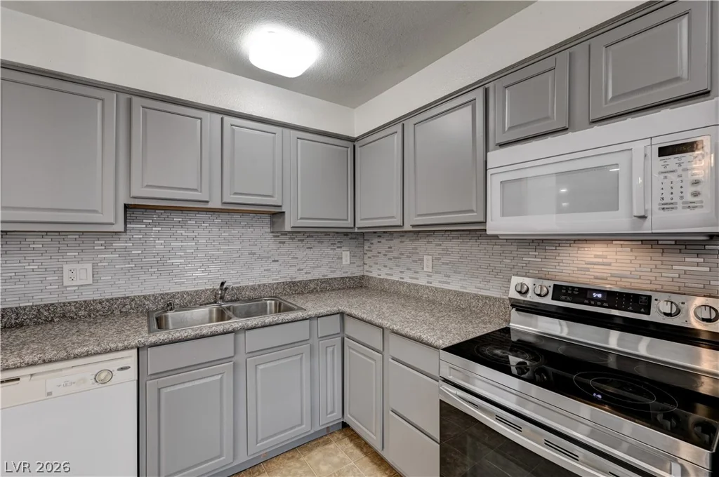 5404 River Glen, Las Vegas, NV 89103