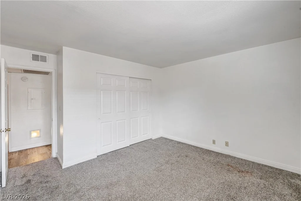 5404 River Glen, Las Vegas, NV 89103