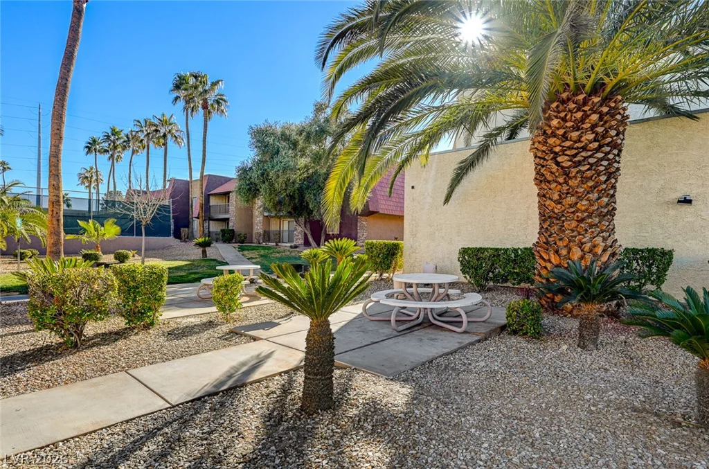 5404 River Glen, Las Vegas, NV 89103