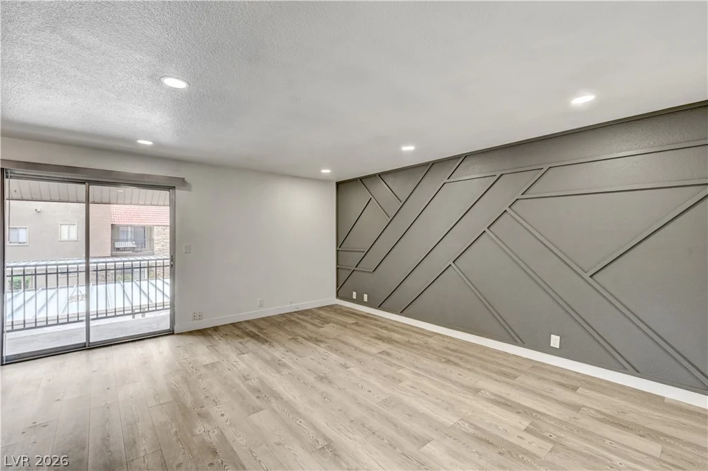 5404 River Glen, Las Vegas, NV 89103