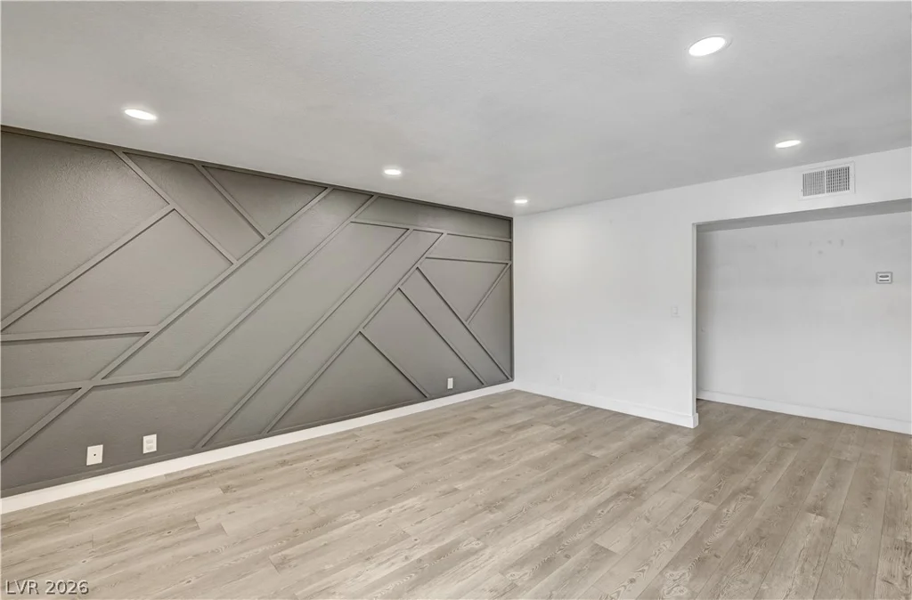 5404 River Glen, Las Vegas, NV 89103