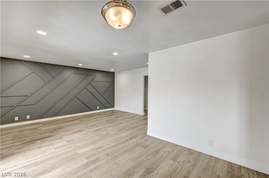 5404 River Glen, Las Vegas, NV 89103