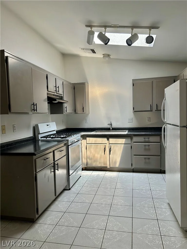 1918 King Hill, Las Vegas, NV 89106