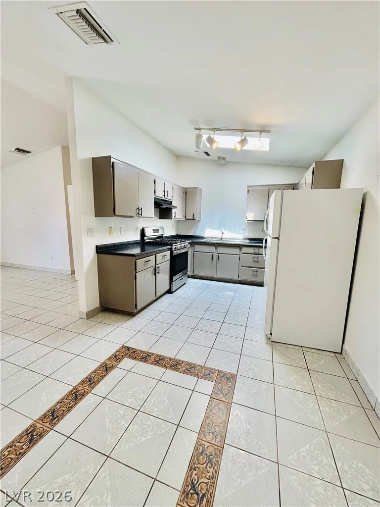 1918 King Hill, Las Vegas, NV 89106