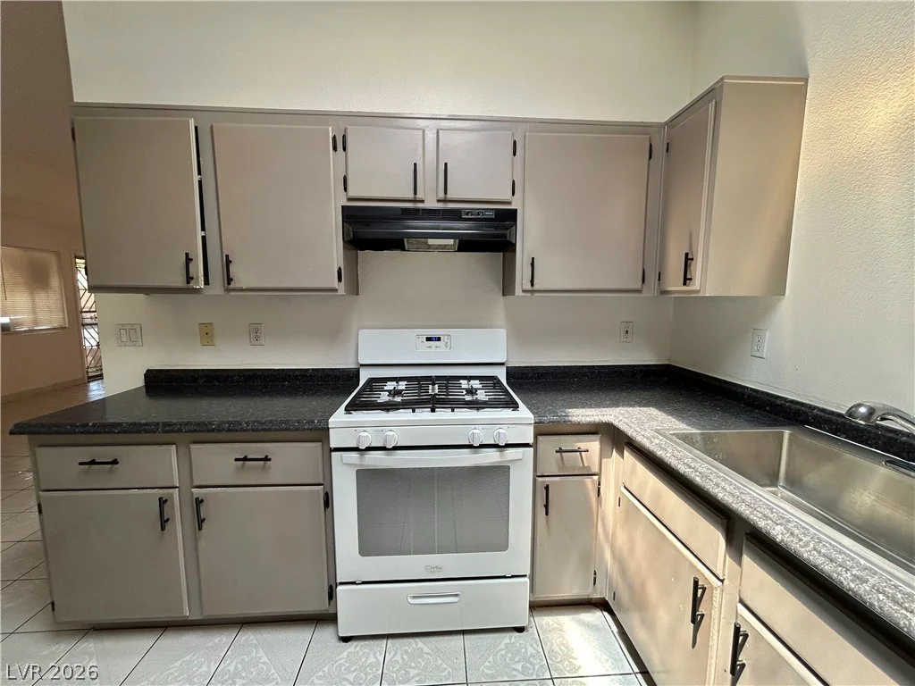 1918 King Hill, Las Vegas, NV 89106