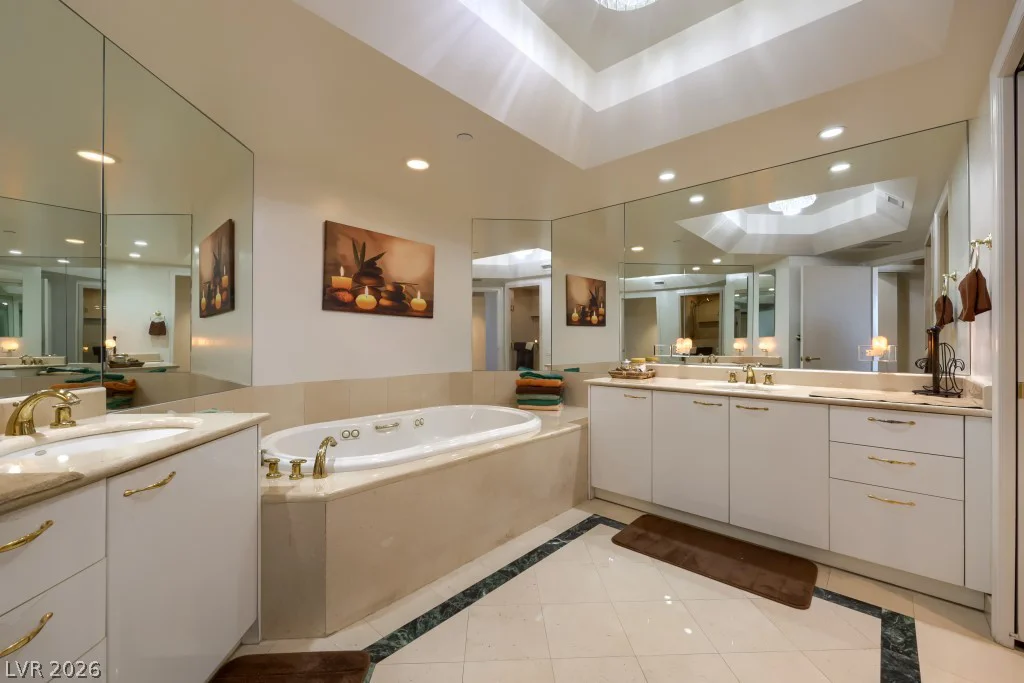 2747 Paradise, Las Vegas, NV 89109