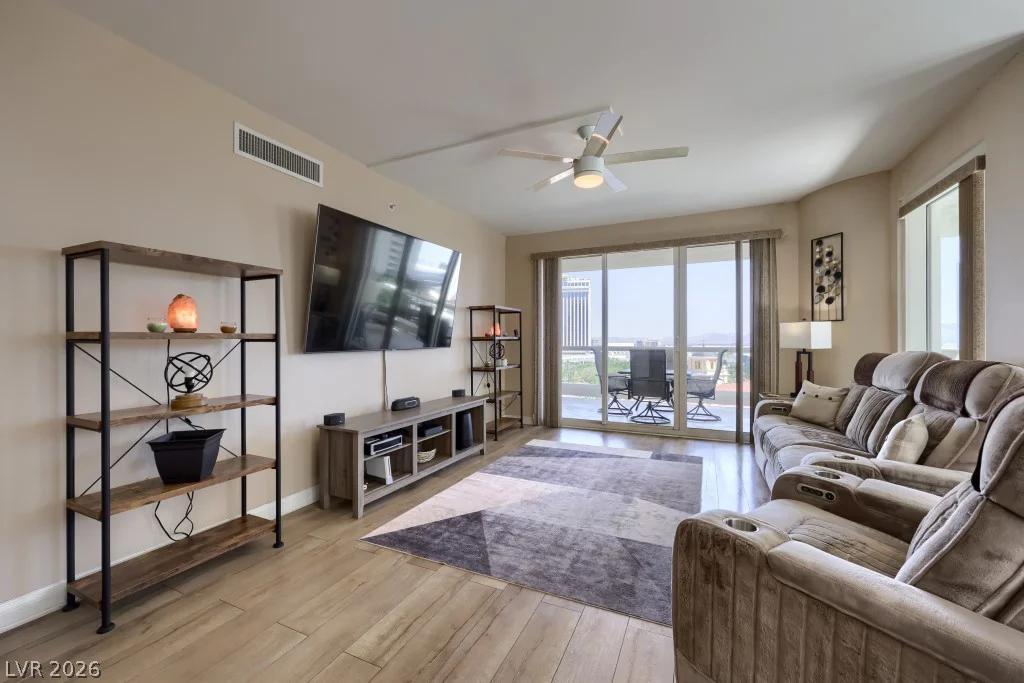 2747 Paradise, Las Vegas, NV 89109