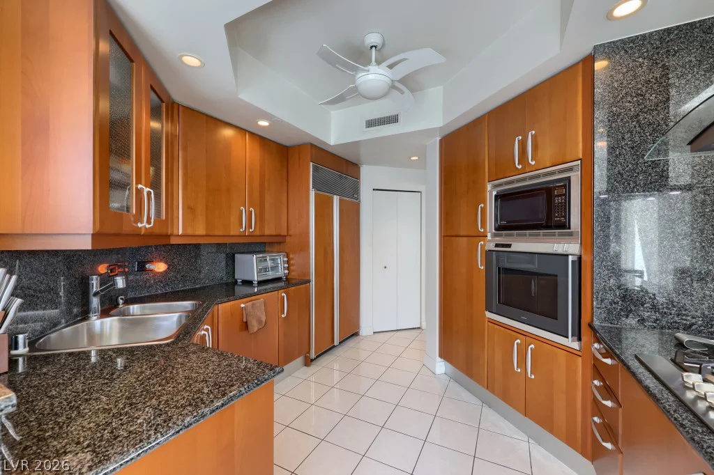 2747 Paradise, Las Vegas, NV 89109