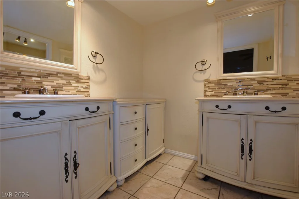 3607 Edinburgh, Las Vegas, NV 89103