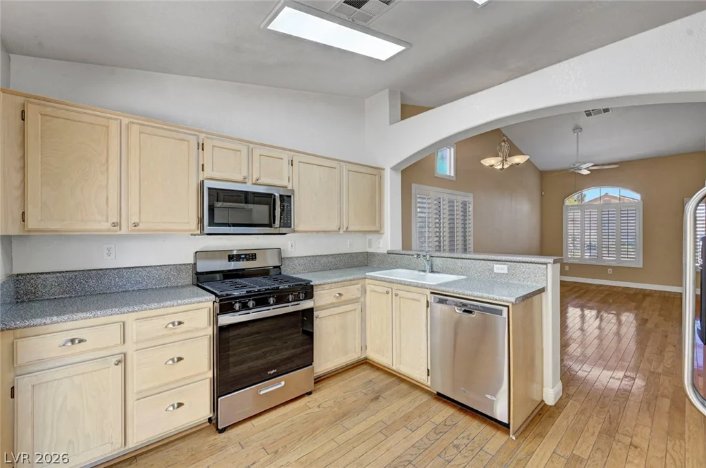 7913 Pottery Creek, Las Vegas, NV 89128