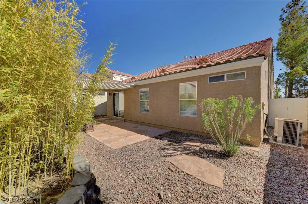 7913 Pottery Creek, Las Vegas, NV 89128