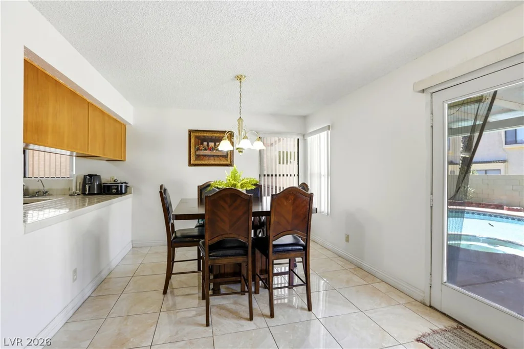 6549 Pepperidge, Las Vegas, NV 89108