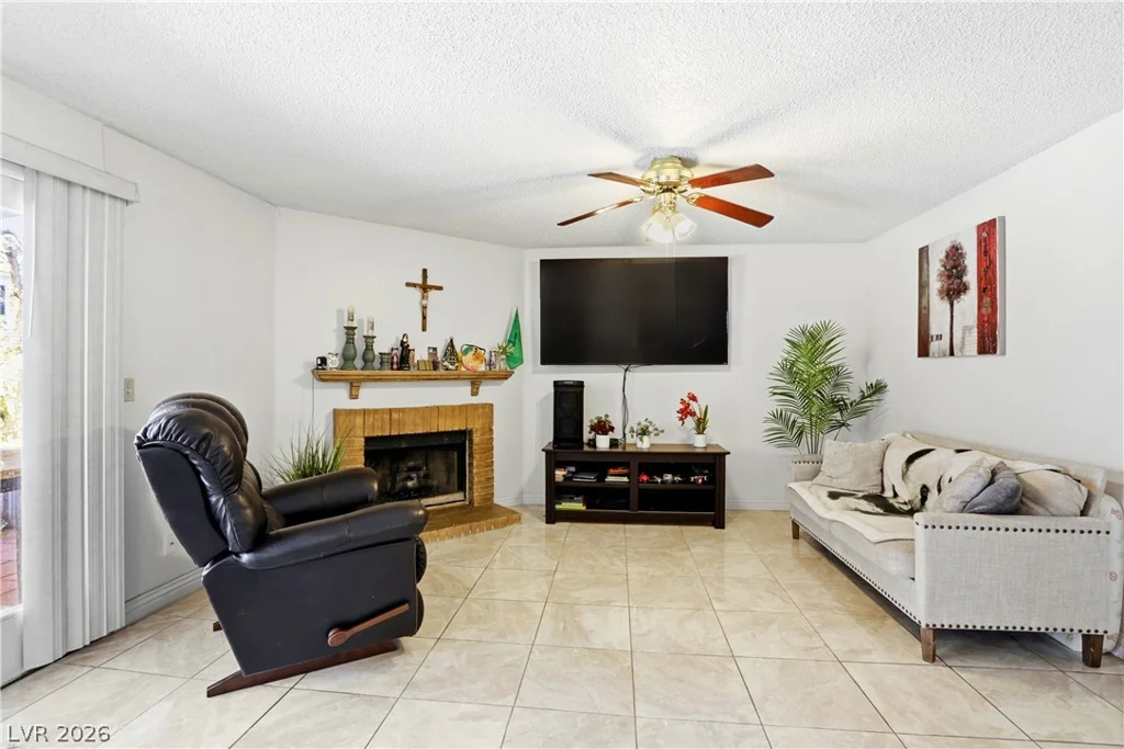 6549 Pepperidge, Las Vegas, NV 89108