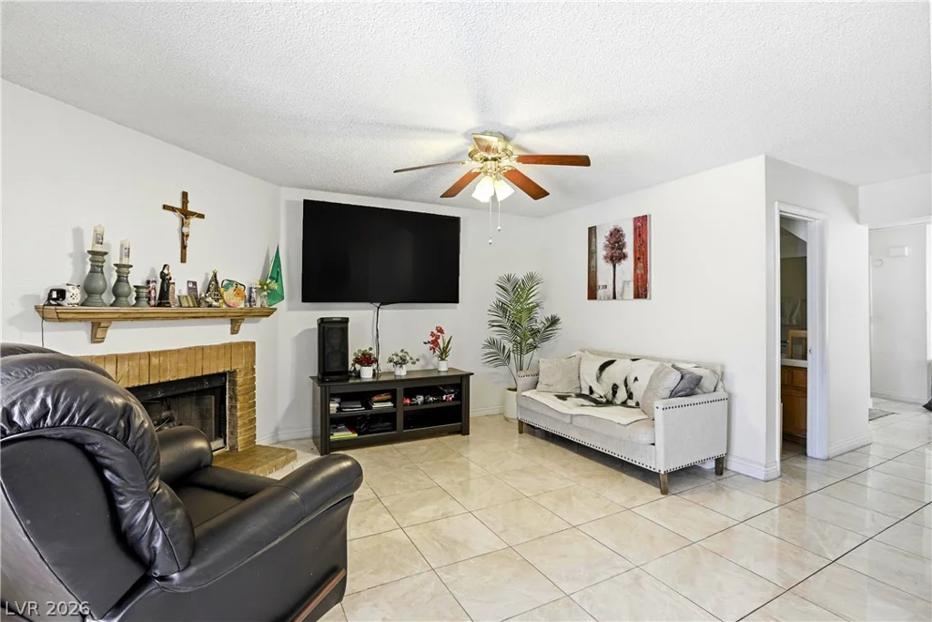 6549 Pepperidge, Las Vegas, NV 89108