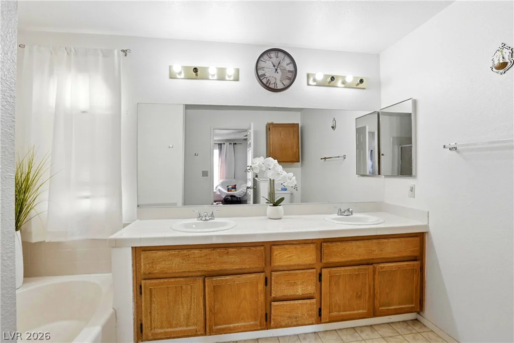 6549 Pepperidge, Las Vegas, NV 89108