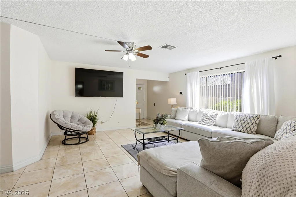 6549 Pepperidge, Las Vegas, NV 89108