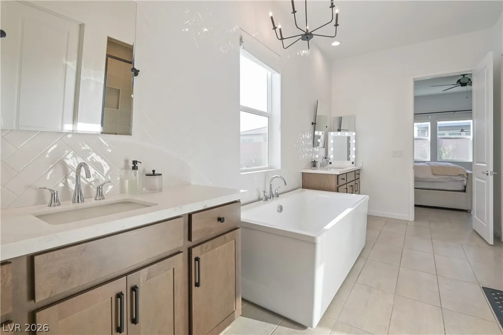 5738 Golden Chase, Las Vegas, NV 89131