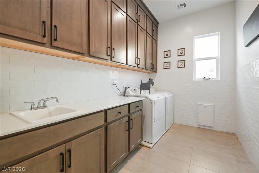 5738 Golden Chase, Las Vegas, NV 89131