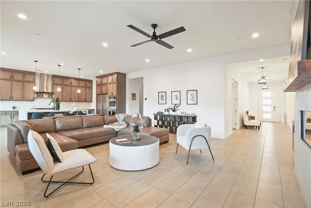 5738 Golden Chase, Las Vegas, NV 89131