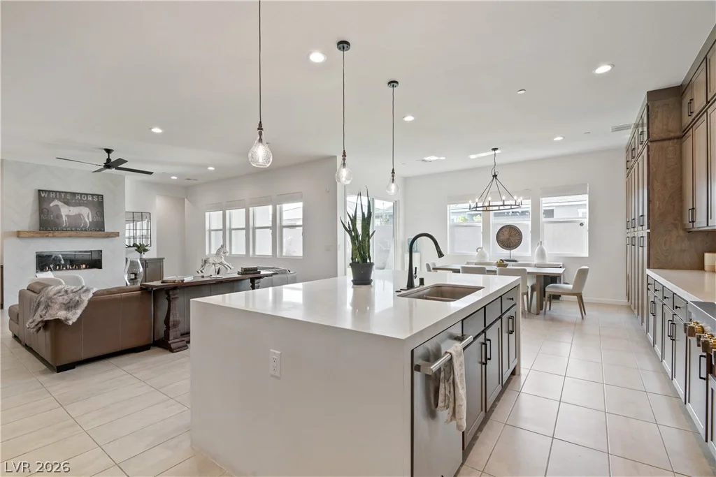 5738 Golden Chase, Las Vegas, NV 89131