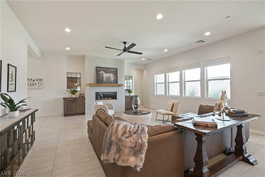 5738 Golden Chase, Las Vegas, NV 89131