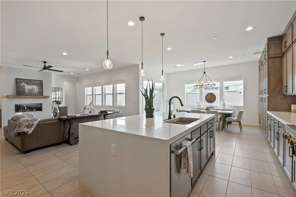 5738 Golden Chase, Las Vegas, NV 89131