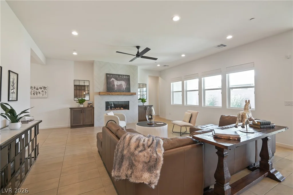 5738 Golden Chase, Las Vegas, NV 89131