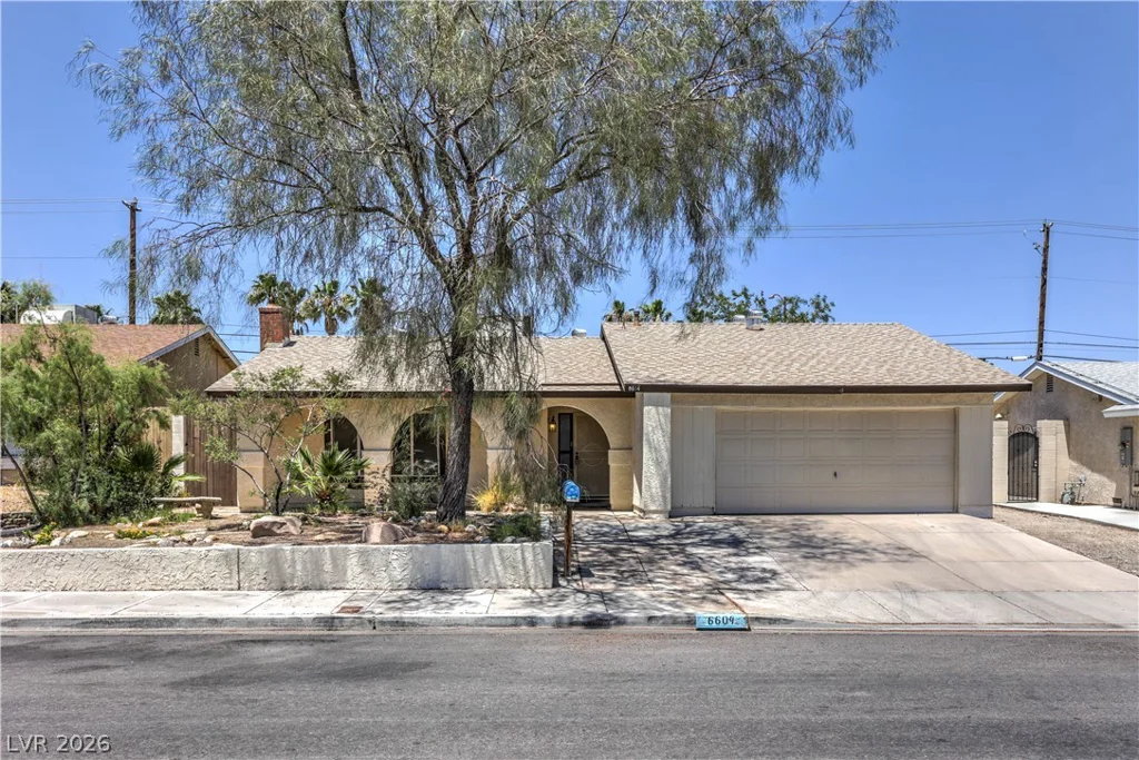 6604 Larchwood, Las Vegas, NV 89103