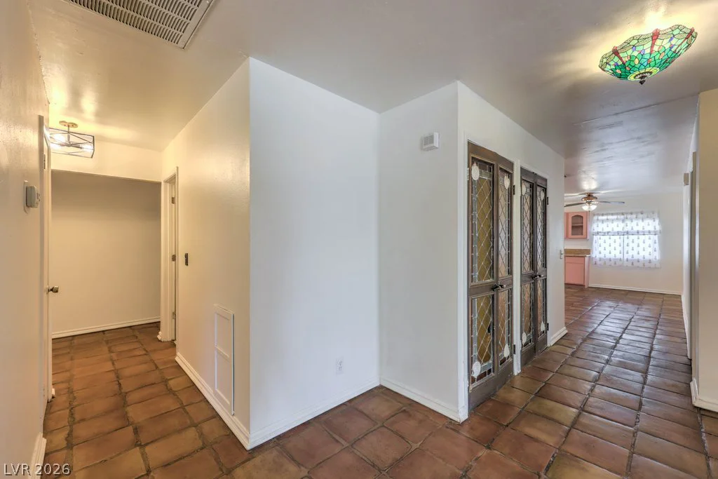 6604 Larchwood, Las Vegas, NV 89103