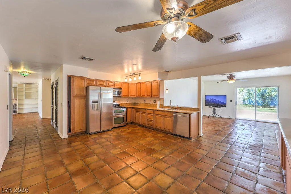 6604 Larchwood, Las Vegas, NV 89103