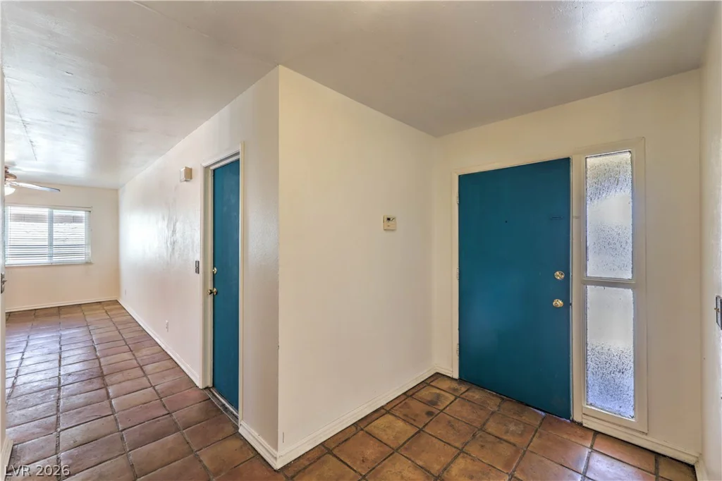 6604 Larchwood, Las Vegas, NV 89103