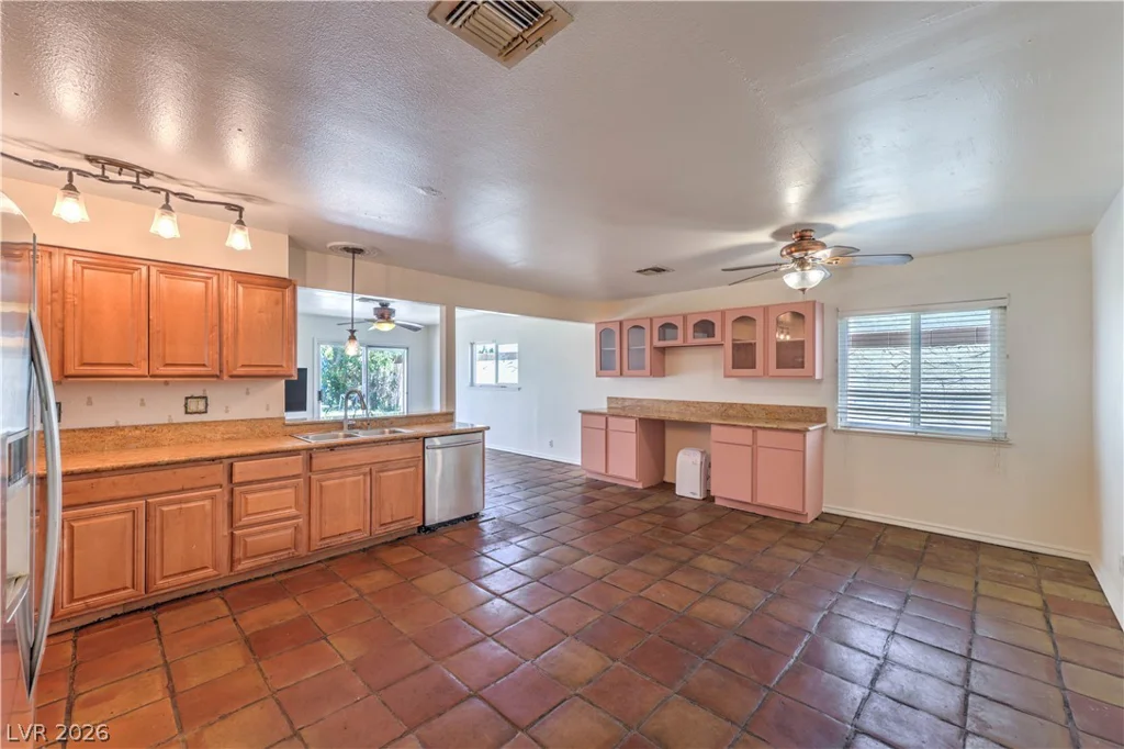 6604 Larchwood, Las Vegas, NV 89103