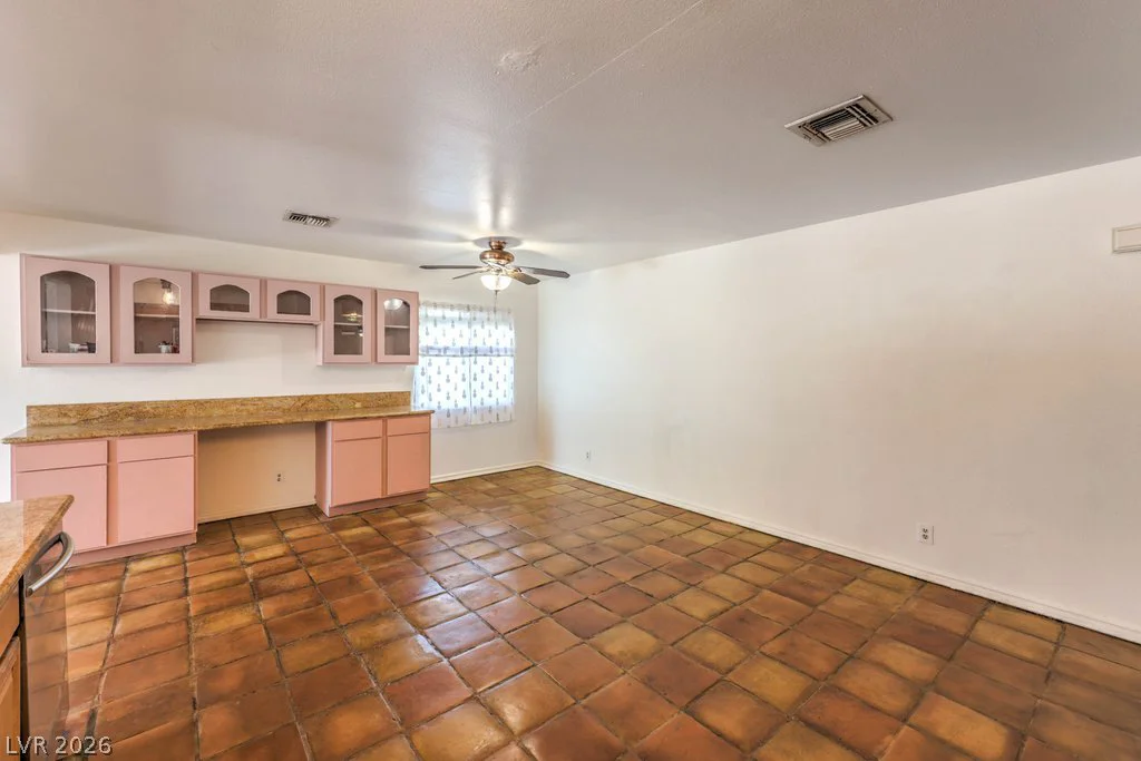 6604 Larchwood, Las Vegas, NV 89103