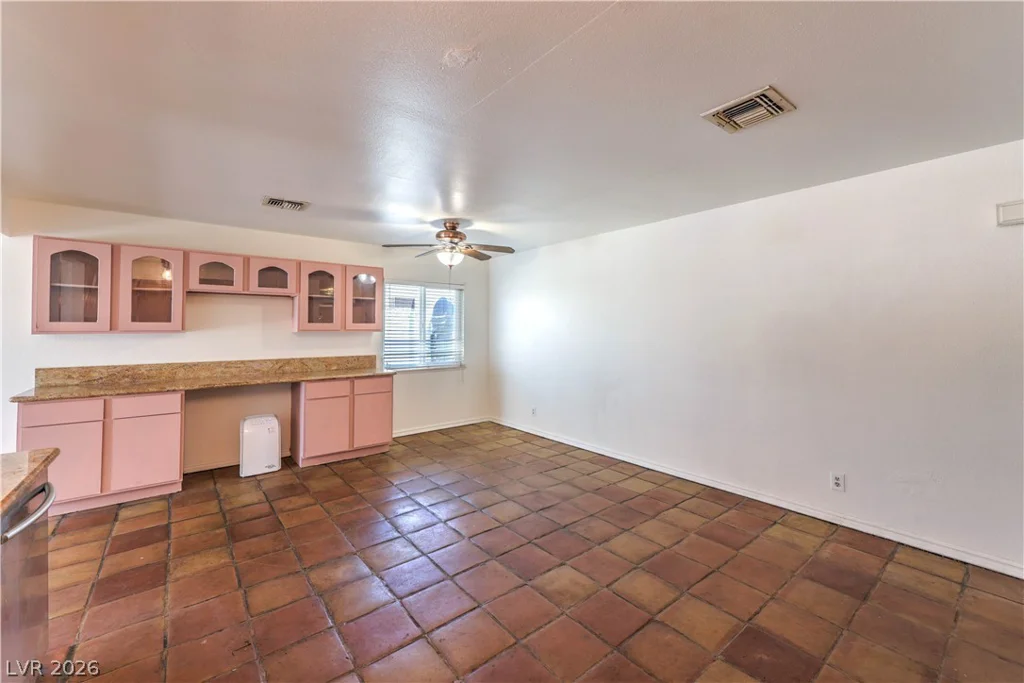 6604 Larchwood, Las Vegas, NV 89103