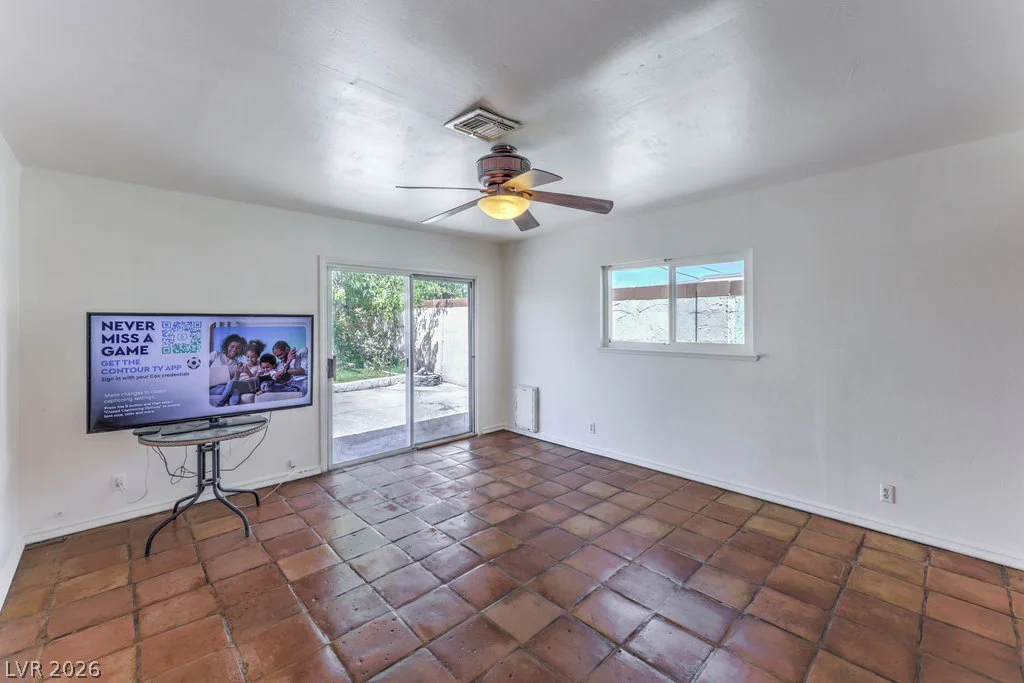 6604 Larchwood, Las Vegas, NV 89103