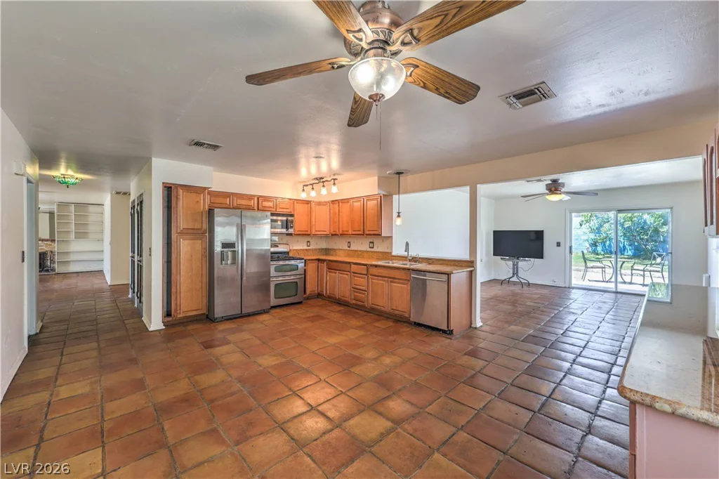 6604 Larchwood, Las Vegas, NV 89103