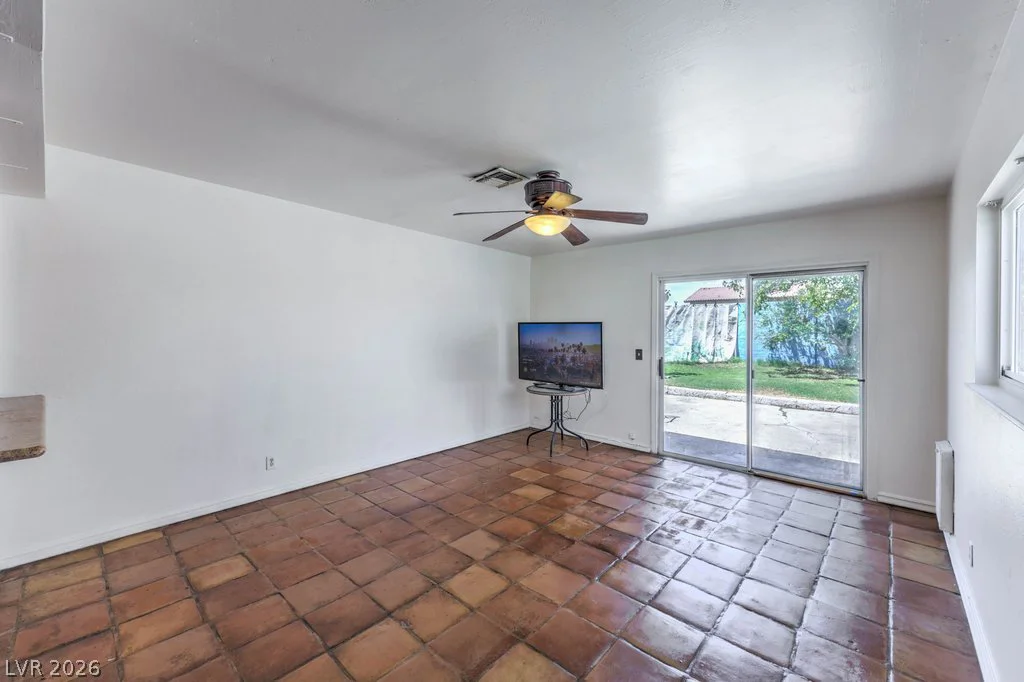 6604 Larchwood, Las Vegas, NV 89103